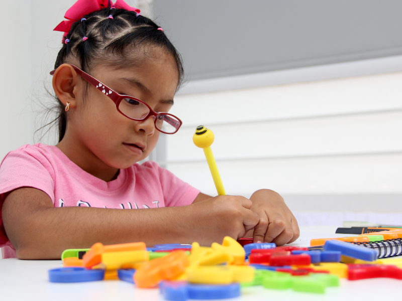 Using artificial intelligence and genetics to predict cognitive development in autistic children